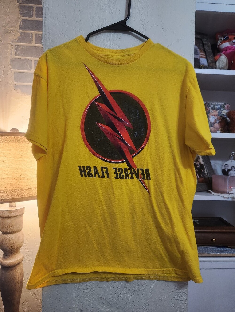 Six Flags Reverse Flash Short Sleeve T- Shirt Size Large